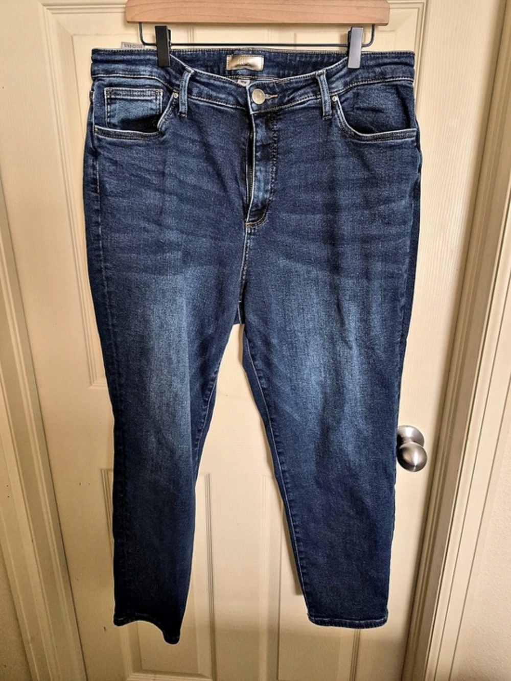 Size 18 W Women's Kut From the Cloth Rachael Mom Jean.